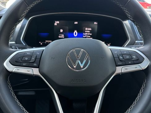 Used 2023 Volkswagen Tiguan SE w/ Panoramic Sunroof Package FWD image 24
