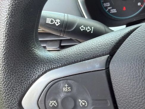 Used 2021 Chevrolet Traverse LS FWD image 17