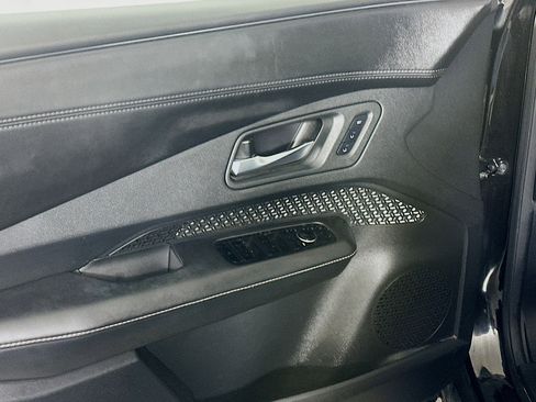 Used 2023 Nissan Ariya FWD image 15