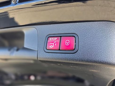 Used 2021 Mercedes-Benz GLB 250 GLB 250 w/ Premium Package image 13