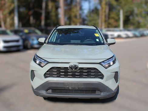 Used 2022 Toyota RAV4 XLE image 16