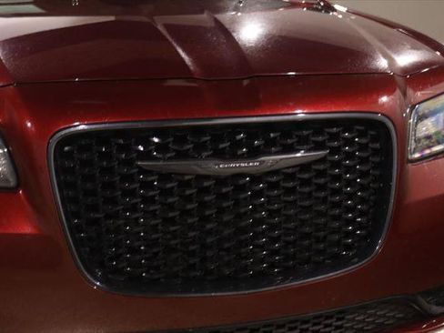 Used 2022 Chrysler 300 Touring w/ Sport Appearance Package RWD image 14