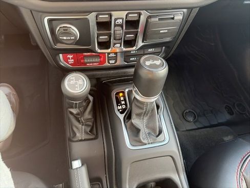 Used 2024 Jeep Wrangler Unlimited Rubicon image 21