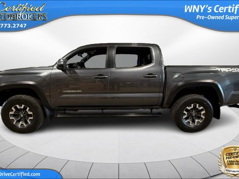 Used 2022 Toyota Tacoma TRD Off-Road AWD/4WD image 9