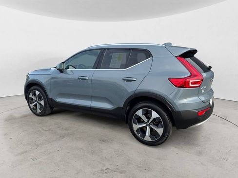 Used 2023 Volvo XC40 B5 Plus w/ Driver Assist Package AWD/4WD image 4
