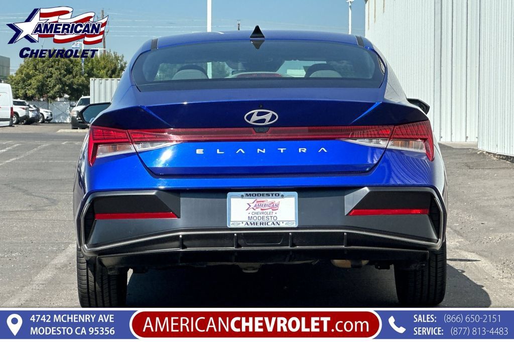 Used 2025 Hyundai Elantra SEL FWD image 5