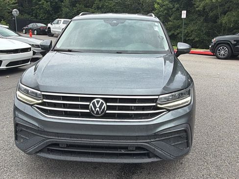 Used 2022 Volkswagen Tiguan SE FWD image 3