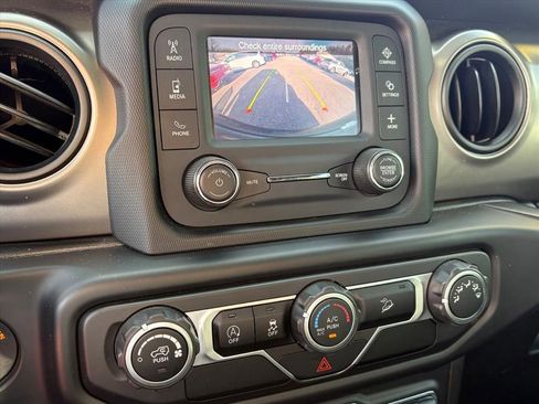 Used 2020 Jeep Wrangler Unlimited Sport image 9