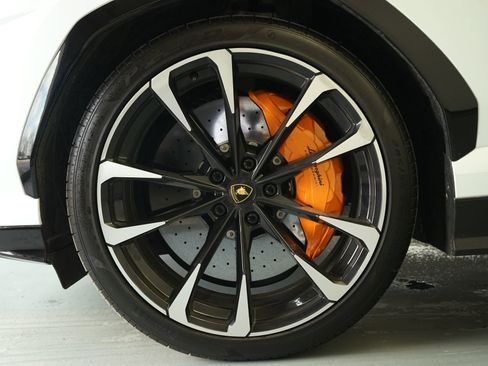Used 2021 Lamborghini Urus image 32