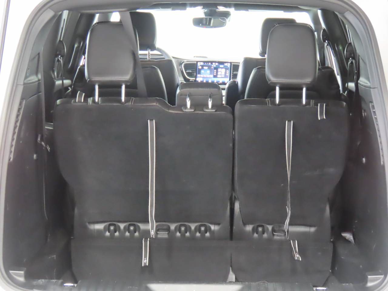 Used 2025 Chrysler Pacifica Select FWD image 16