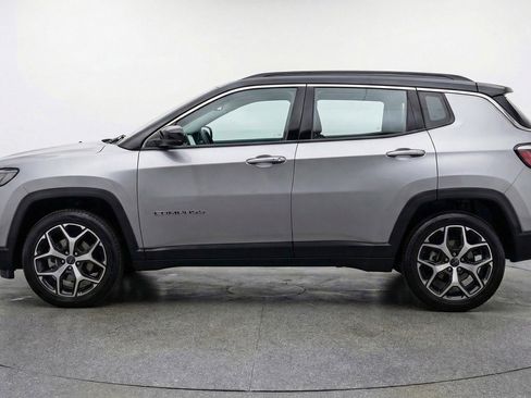 Used 2025 Jeep Compass Limited image 5