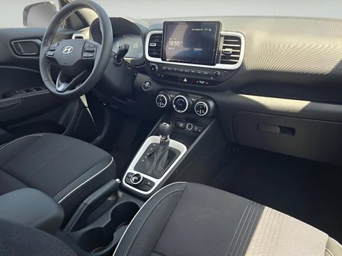 Used 2025 Hyundai Venue Limited FWD image 23