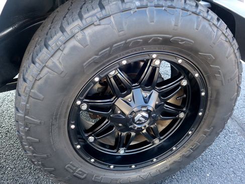 Used 2015 Jeep Wrangler Unlimited Sahara w/ Connectivity Group image 20