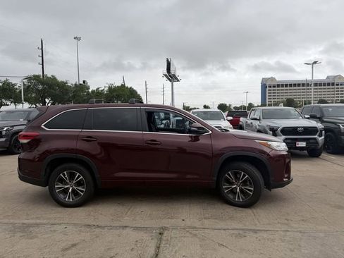 Used 2017 Toyota Highlander Plus image 4
