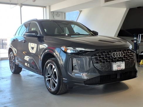 Certified 2025 Audi Q5 Premium w/ Convenience Package AWD/4WD image 3
