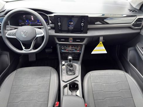 New 2026 Volkswagen Taos SE FWD image 20