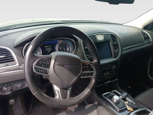 Used 2018 Chrysler 300 Touring w/ Driver Convenience Group RWD image 5