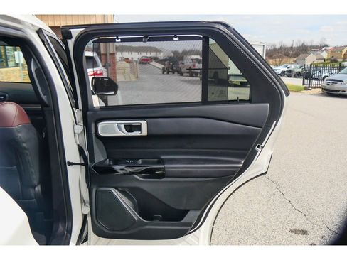 Used 2022 Ford Explorer Platinum w/ Technology Package image 22