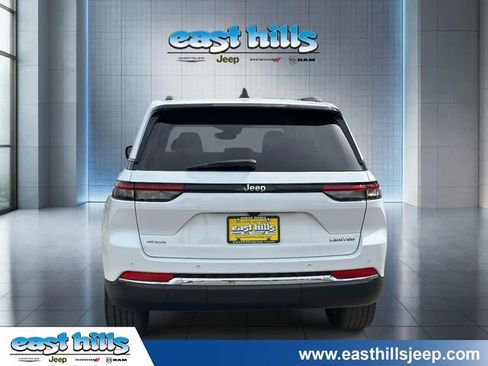 Certified 2023 Jeep Grand Cherokee Limited w/ Trailer Tow Prep Group (B) AWD/4WD image 4