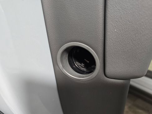 Used 2024 Rivian R1S Adventure AWD/4WD image 32