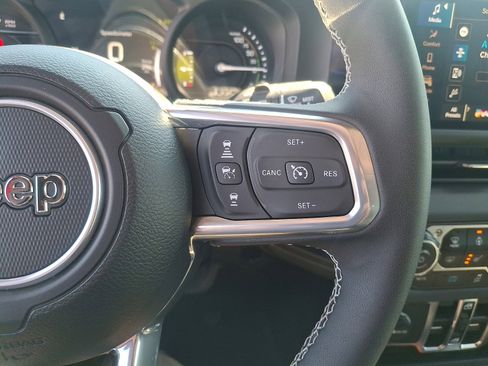 Used 2025 Jeep Wrangler Unlimited Sahara w/ Safety Group AWD/4WD image 21