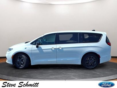 Used 2024 Chrysler Pacifica Limited