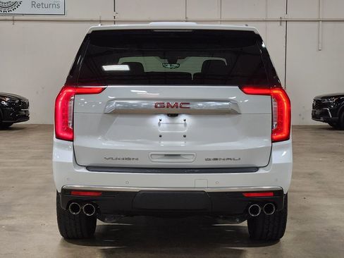 Used 2021 GMC Yukon Denali w/ Denali Premium Package AWD/4WD image 10