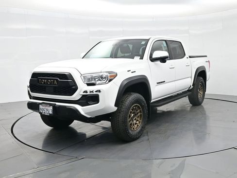 Used 2022 Toyota Tacoma SR image 2