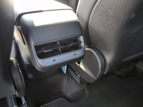 Used 2024 Tesla Model Y Performance image 23