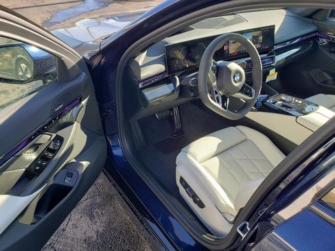 New 2026 BMW 530i xDrive w/ M Sport Package image 6