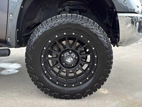 Used 2018 Toyota Tundra SR5 w/ SR5 Upgrade Package image 33