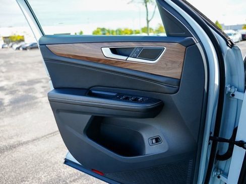 Certified 2024 Volkswagen Atlas SE image 20