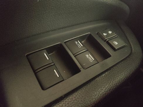 Used 2017 Honda Pilot Touring image 27