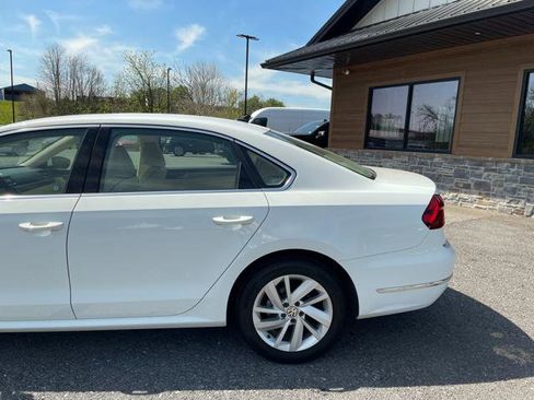 Used 2018 Volkswagen Passat 2.0T SE FWD image 3