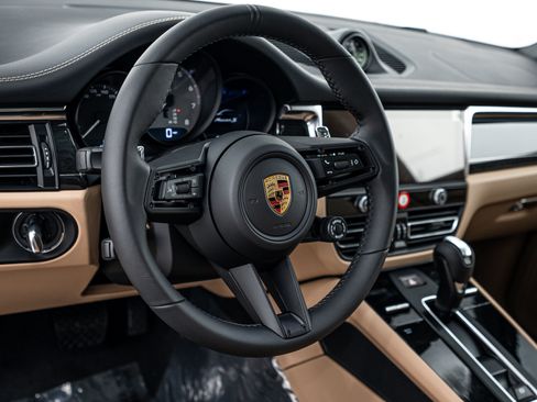 Certified 2026 Porsche Macan S AWD/4WD image 13