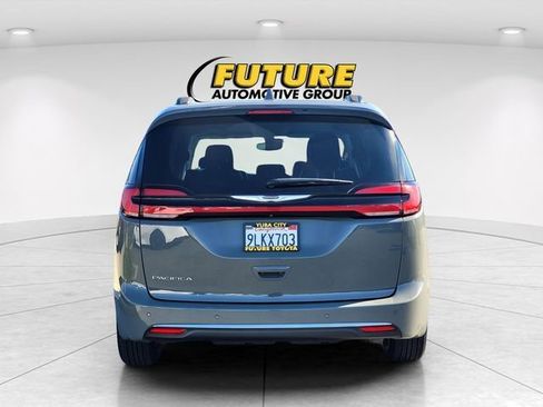 Used 2022 Chrysler Pacifica Touring-L w/ Uconnect Theater Family Group image 6