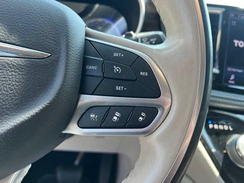 Used 2021 Chrysler Pacifica Limited AWD/4WD image 14
