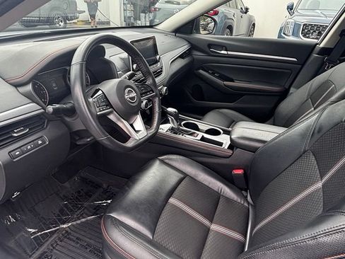 Used 2024 Nissan Altima 2.5 SR FWD image 12