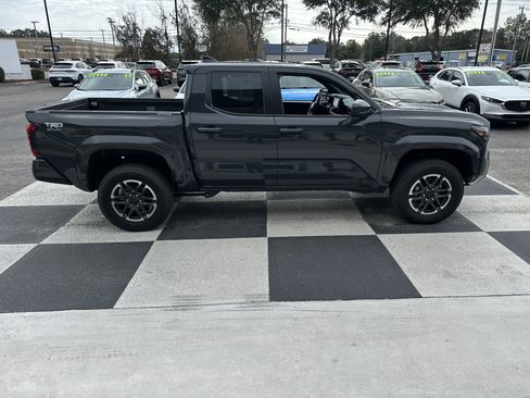 Used 2025 Toyota Tacoma TRD Sport image 3