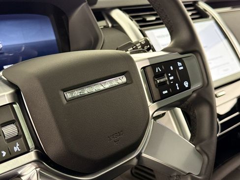 Used 2025 Land Rover Discovery S AWD/4WD image 19