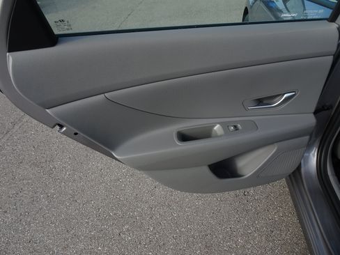 Used 2023 Hyundai Elantra SEL FWD image 15