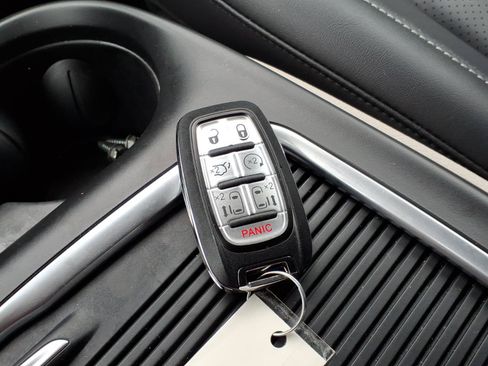 Used 2024 Chrysler Pacifica Touring-L FWD image 23