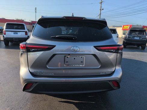 Certified 2025 Toyota Highlander XLE AWD/4WD image 4