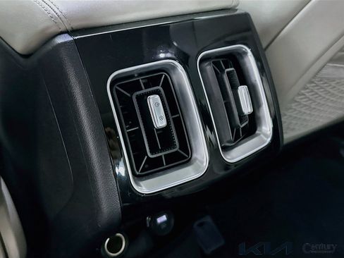 Certified 2023 Kia Sorento SX FWD image 24
