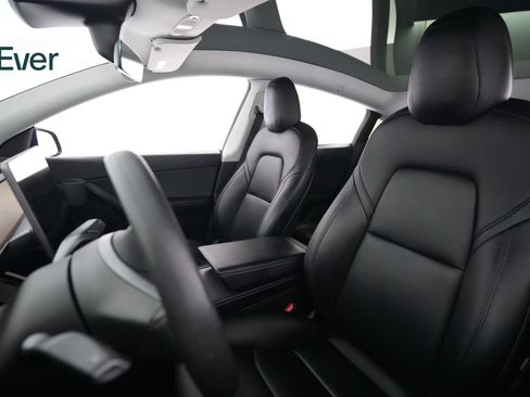 Used 2022 Tesla Model Y Long Range AWD/4WD image 4