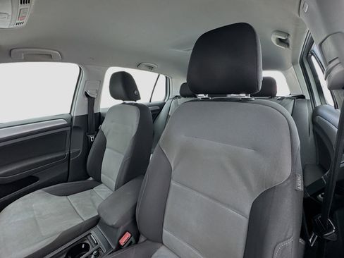 Used 2016 Volkswagen e-Golf SE image 15