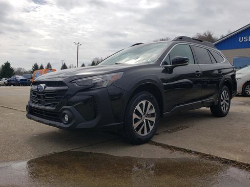 Used 2023 Subaru Outback Premium image 8