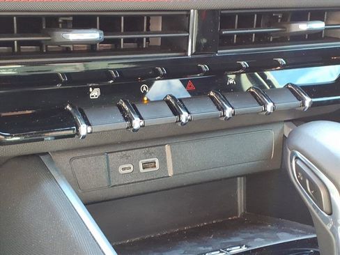 Used 2024 Chevrolet Colorado Z71 w/ Z71 Convenience Package 2 image 14