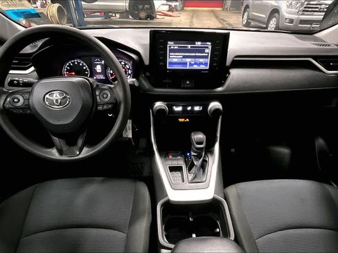 Used 2022 Toyota RAV4 LE image 13