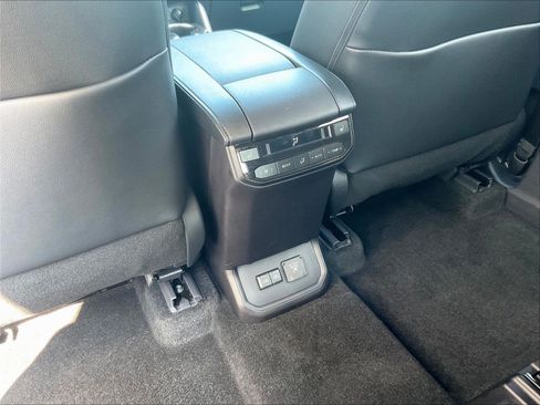 Used 2026 Toyota Highlander Platinum AWD/4WD image 10